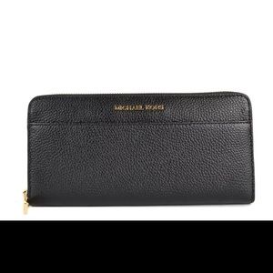 Micheal Kors Continental Wallet